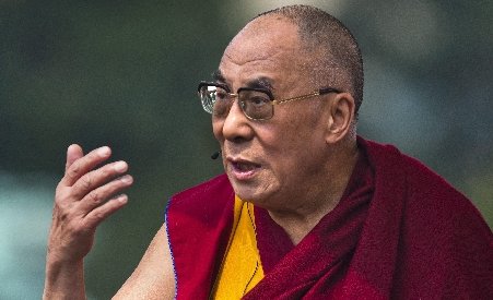 Franţa. Peste 7000 de adepţi ai budismului s-au adunat pentru a-l asculta pe Dalai Lama