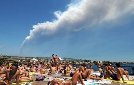 Italienii nu mai acordă atenţie erupţiilor vulcanului Etna 