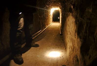 Mexic. Autorităţile au descoperit un tunel destinat transportului de droguri între Tijuana şi California
