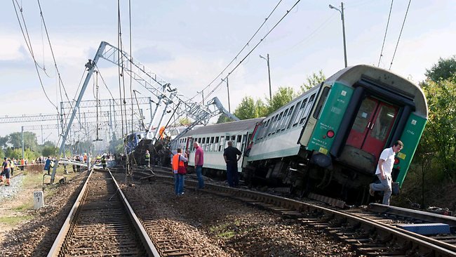 Polonia. O persoană a murit şi 56 au fost rănite după ce un tren a deraiat