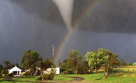 Fotografie spectaculoasă de la o tornadă din Kansas, desemnată de NASA &quot;imaginea zilei&quot;