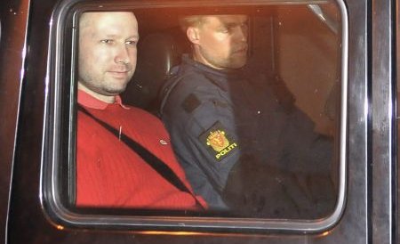 Criminalul din Norvegia susţine că a omorât atâţia oameni deoarece poliţia i-a ignorat telefoanele