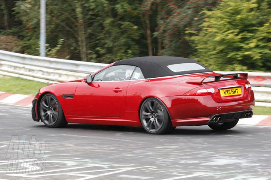 Jaguar XKR-S Cabrio, aproape de realitate. Imagini spion cu noua decapotabilă a britanicilor 104600