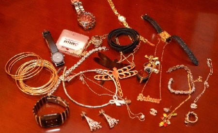 Românii, cei mai inventivi hoţi de bijuterii. Vezi ce jafuri ne-au făcut faimoşi