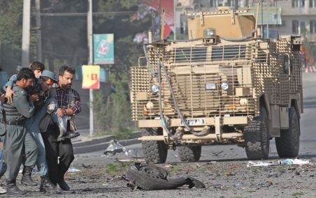 Atentate în Kabul. Talibanii au atacat mai multe ţinte britanice