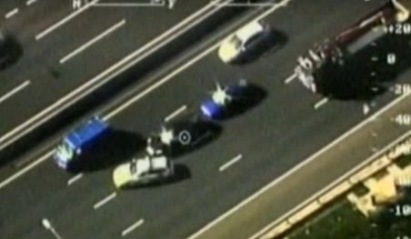 Urmărire de aproape o oră în Marea Britanie: Zeci de poliţişti au încercat să prindă un şofer
