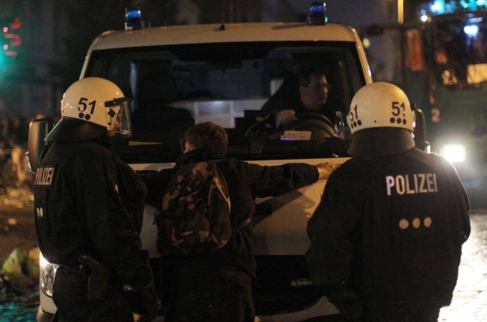 Incidente violente la Hamburg. Mesajul tinerilor: "Londra este peste tot!" 105069