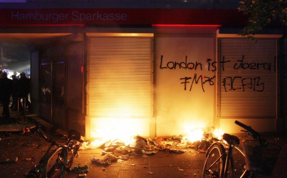 Incidente violente la Hamburg. Mesajul tinerilor: "Londra este peste tot!" 105071