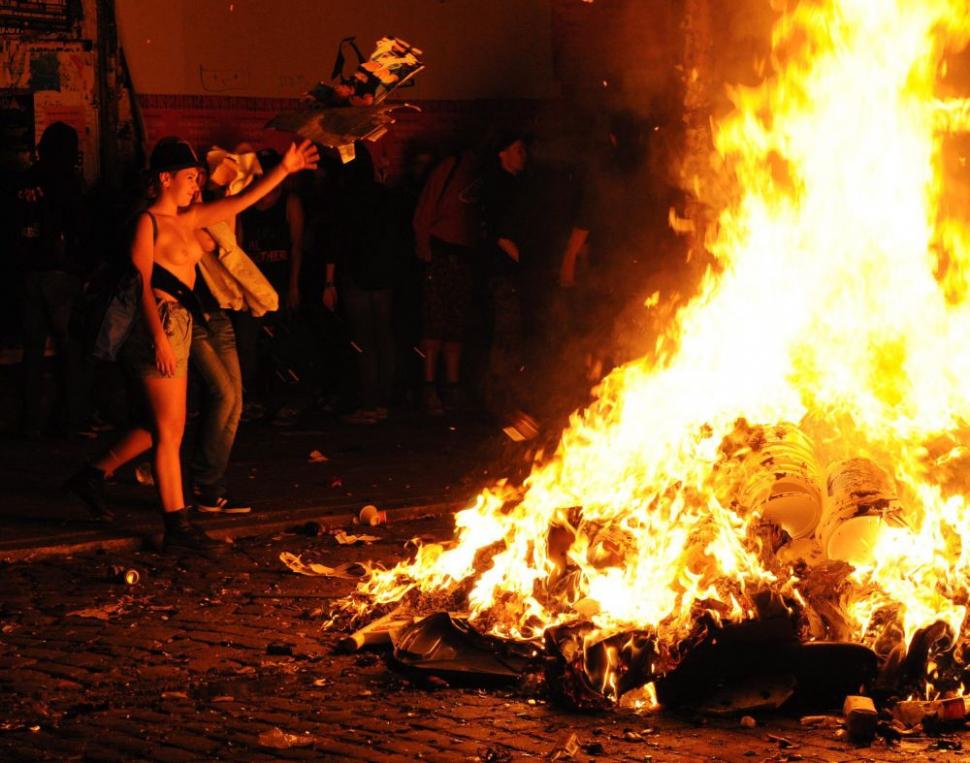 Incidente violente la Hamburg. Mesajul tinerilor: "Londra este peste tot!" 105072