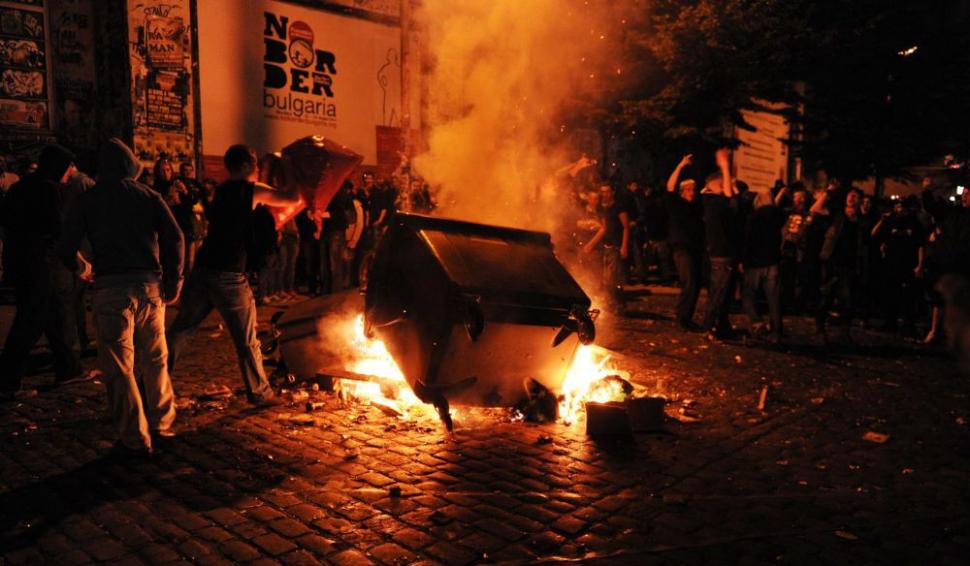 Incidente violente la Hamburg. Mesajul tinerilor: "Londra este peste tot!" 105073
