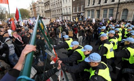 Londra. Peste 1.800 de persoane, arestate în urma revoltelor din august