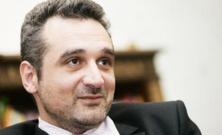 Ministrul Muncii, Sebastian Lăzăroiu, are un tatuaj pe braţul stâng