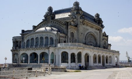 Cazinoul din Constanţa va fi preluat de Ministerul Turismului pentru a fi renovat
