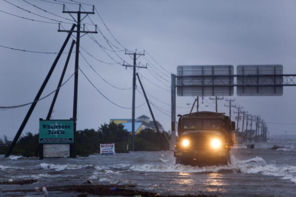 Uraganul Irene a făcut zece victime. Mii de oameni au devenit refugiaţi 105720