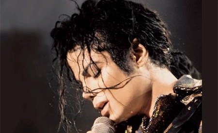 Michael Jackson ar fi împlinit astăzi 53 de ani