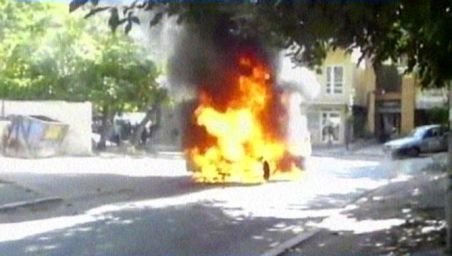 O maşină de 60.000 de euro s-a făcut scrum la Galaţi: A luat foc în mers. Vezi imaginile cu incendiul