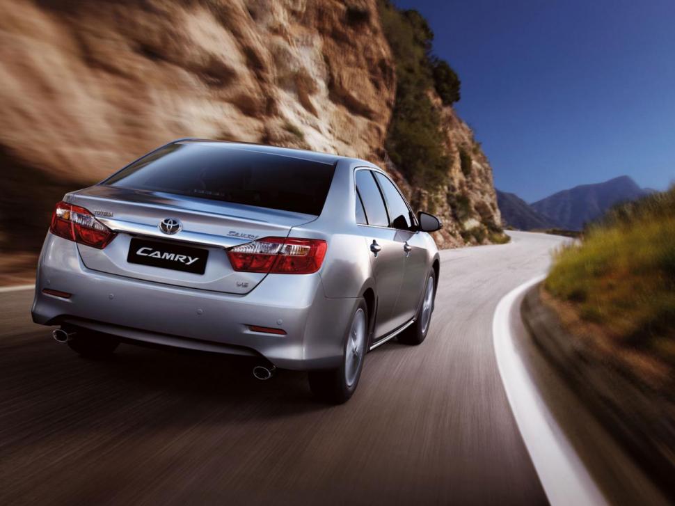 Toyota Camry, modelul global, în primele imagini oficiale 105819