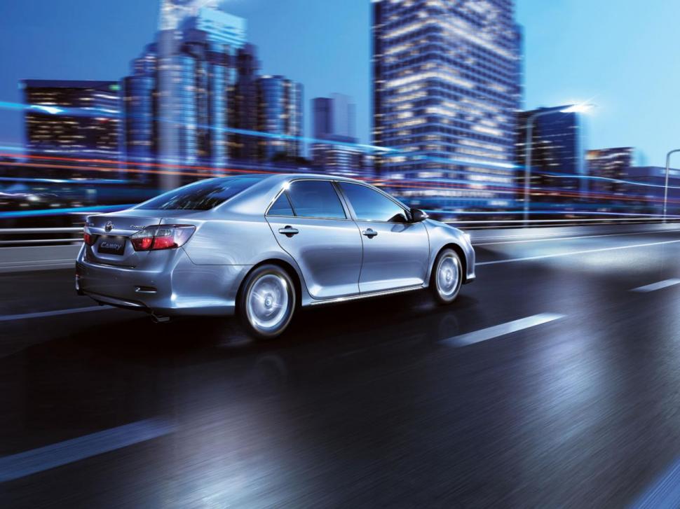 Toyota Camry, modelul global, în primele imagini oficiale 105821