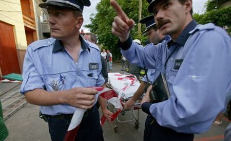 Scandal într-o piaţă din Braşov: Ţiganii s-au luat la ceartă cu autorităţile care le-au confiscat marfa