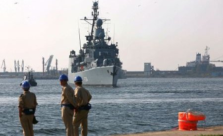 Băsescu: România va trimite o fregată să lupte împotriva piraţilor somalezi