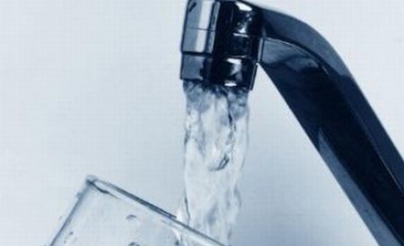 Oradea: Locatarii unui bloc au rămas fără apă caldă, din cauză că administratorul nu a plătit facturile