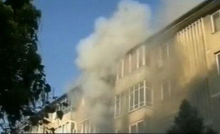 Incendiu la un bloc din Drobeta Turnu Severin: Mai multe persoane au avut nevoie de îngrijiri medicale