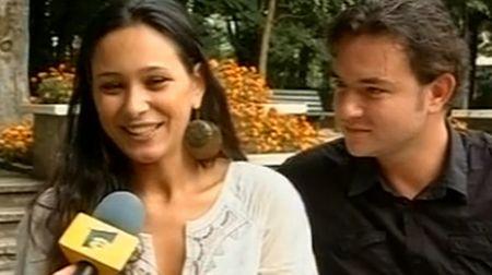 Iubirea în fotografii: Un tânăr a fost surprins în timp ce îşi cerea iubita în căsătorie pe malul mării 106471