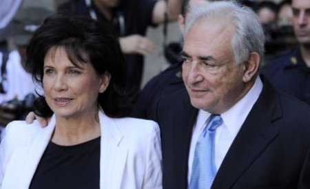 Dominique Strauss-Kahn s-a întors acasă. Fostul director al FMI a fost primit cu aplauze în Paris