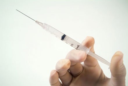 Vaslui. Vaccinuri în valoare de 1, 5 milioane de lei, expirate în depozitele Direcţiei de Sănătate 