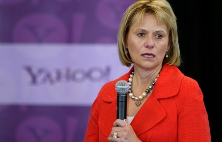 Directorul general al Yahoo, Carol Bartz, a fost concediată prin telefon