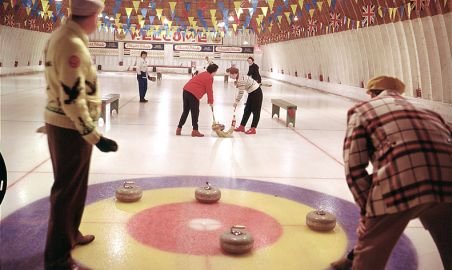 Curlingul s-a lansat oficial, în acest week-end, în România. Vezi cum se practică acest sport