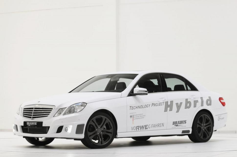 Brabus şi-a construit propriul hibrid, pe baza unui Mercedes E-Class, pe care l-a expus la Frankfurt 107844