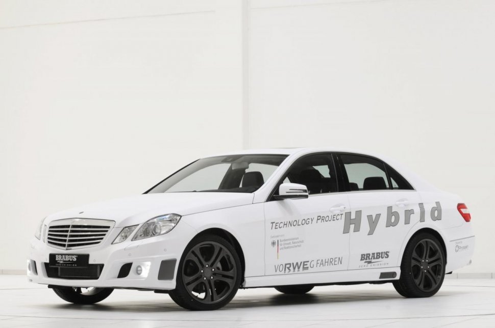Brabus şi-a construit propriul hibrid, pe baza unui Mercedes E-Class, pe care l-a expus la Frankfurt