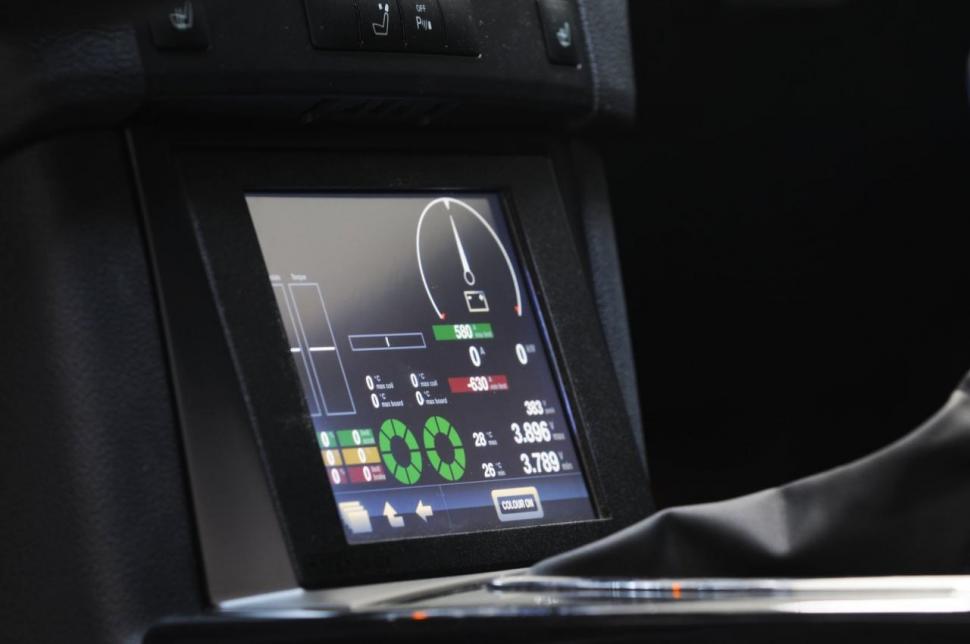 Brabus şi-a construit propriul hibrid, pe baza unui Mercedes E-Class, pe care l-a expus la Frankfurt 107846