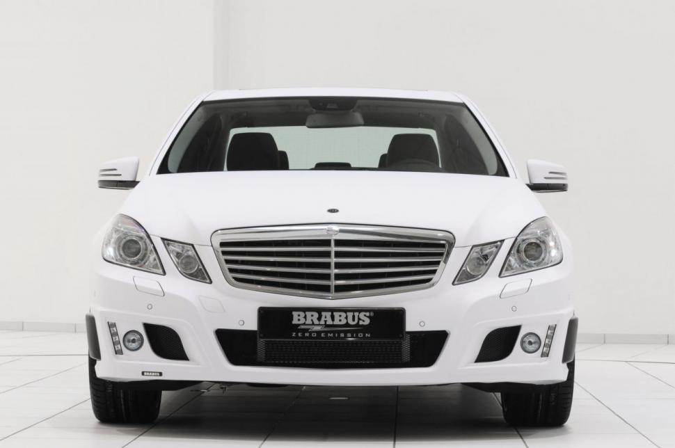 Brabus şi-a construit propriul hibrid, pe baza unui Mercedes E-Class, pe care l-a expus la Frankfurt 107849