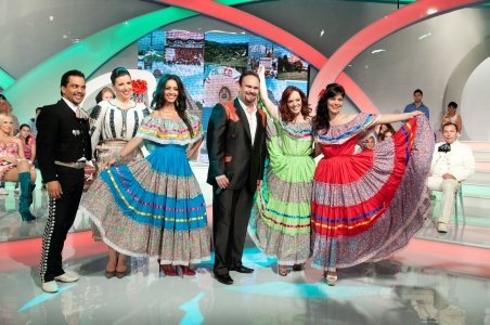 Cosmina Păsărin, Simona Bălănescu şi Florentina Fântânaru vor defila în costume mexicane, la &quot;Petrecem k lumea&quot;                