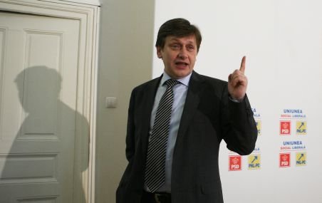 Crin Antonescu: Domnul Lăzăroiu nu era un om politic, nu avea nici un fel de calificare în zona muncii