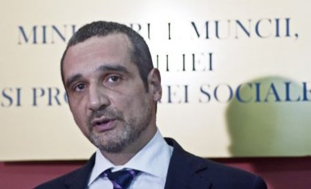 Ministrul Muncii, Sebastian Lăzăroiu, a fost revocat din funcţie. Sulfina Barbu îi ia locul 