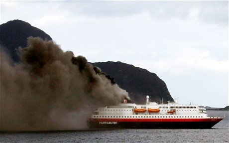 O navă de croazieră a fost cuprinsă de flăcări în Norvegia. Două persoane au murit