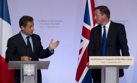 Sarkozy şi Cameron au promis că NATO va ajuta Libia până când Gaddafi nu va mai fi un pericol