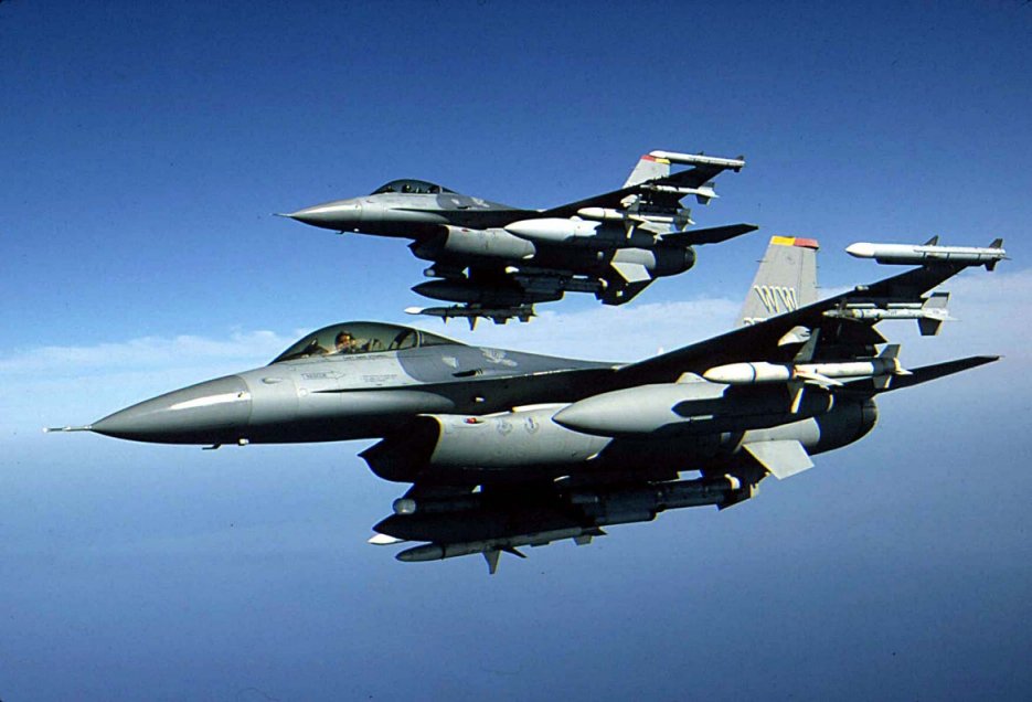 Traian Băsescu: România nu are bani pentru a cumpăra avioane F-16