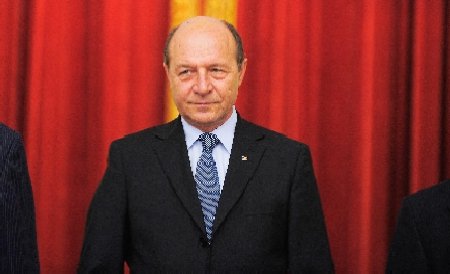 Traian Băsescu le recomandă miniştrilor să se abţină de la criticarea partidului până când pleacă din Guvern