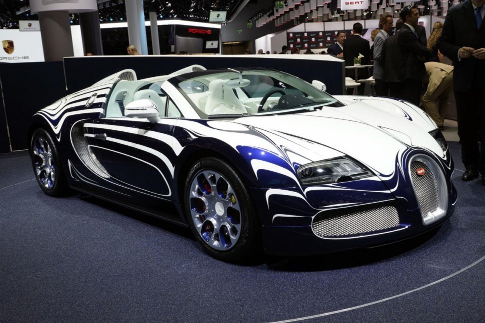 Bugatti Veyron Grand Sport L'Or Blan, un model la care s-a folosit portelanul, expus la Frankfurt