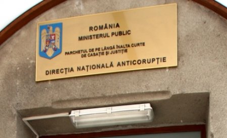 Directorul unei şcoli din Cluj-Napoca, reţinut de DNA pentru o şpagă de 2.000 de euro