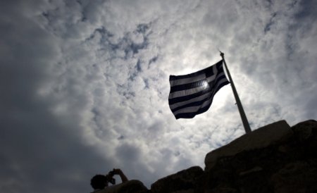 Grecia, cu un picior în prăpastia falimentului. FMI cere reducerea cheltuielilor
