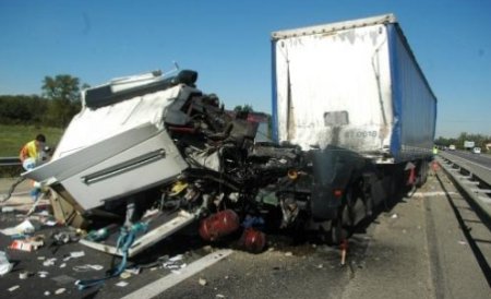 Un camion românesc, implicat într-un accident în Ungaria: 28 de persoane rănite