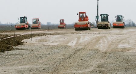 Autostrada Bucureşti-Ploieşti are numai 20 de kilometri asfaltaţi, deşi ar trebui să fie gata în decembrie