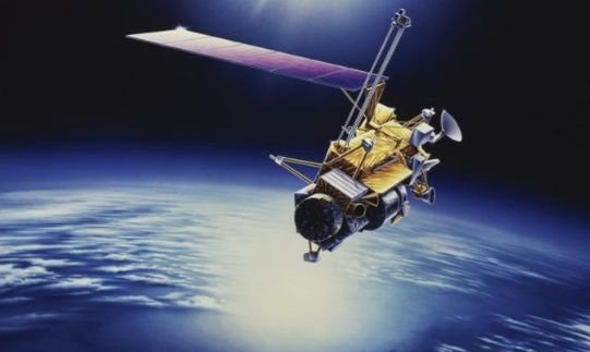 Un satelit de peste şase tone se va prăbuşi vineri pe Pământ