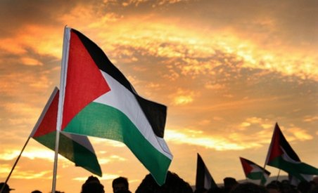 Zeci de mii de palestinieni au ieşit în stradă pentru a cere aderarea ţării la ONU
