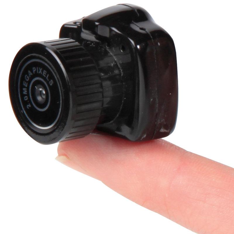 Cel mai mic aparat foto digital din lume, anunţat de Hammacher Schlemmer 108603